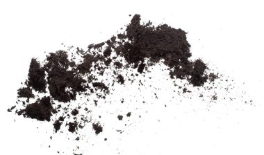 Kara gübre ekilmeye hazır, iyi organik topraklar bahçe çiftçiliği için kök salmış, ince bir toprak parçası havayı tozla kaplıyor. Beyaz arkaplan üzerinde yüksek hız dondurucu çekim izole edildi.