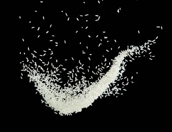 日本の米の爆発飛んで 白い穀物の価格は抽象的な雲が飛ぶ爆発する 空気中の美しい完全な種子の米スプラッシュ 食品オブジェクトのデザイン 選択的フォーカスフリーズショット黒の背景が隔離 — ストック写真