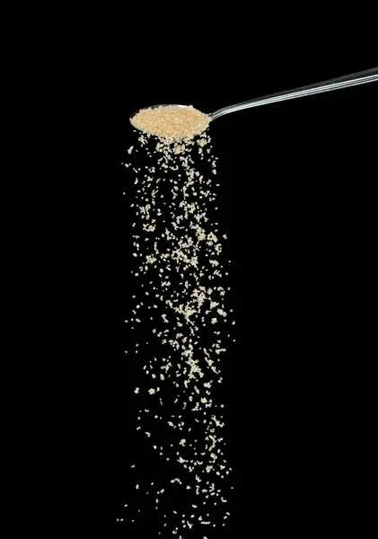 Brauner Zucker Fällt Brauner Kornzucker Ergießt Sich Vom Silberlöffel Herab — Stockfoto