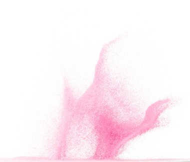 Küçük ölçekli pembe kum uçan patlama, tatlı kum tanecikleri patlar. Soyut bulut sineği. Pembe renkli kum serpintisi hava veriyor. Beyaz arka plan izole edilmiş yüksek hız deklanşörü, dondurucu atış