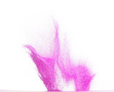 Küçük ölçekli mor kum uçan patlama, menekşe kum tanecikleri patlar. Soyut bulut sineği. Mor renkli kum sıçraması havayı içine atıyor. Beyaz arka plan izole edilmiş yüksek hızlı deklanşör, dondurucu fırlatma