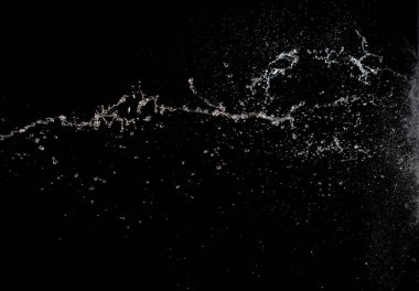 Şekil biçimli bir su fırlatma havadaki kanat çırpan su saldırısına dönüşür ve hareketli dondurucu atışı durdurur. Patlama dokusu, grafik kaynak elementleri, siyah arkaplan izole