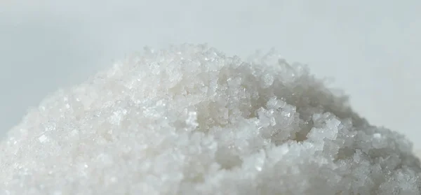 Ένας Σωρός Από Αλάτι Λευκά Κρυστάλλινα Άλατα Κόκκων Που Ρίχνουν — Φωτογραφία Αρχείου