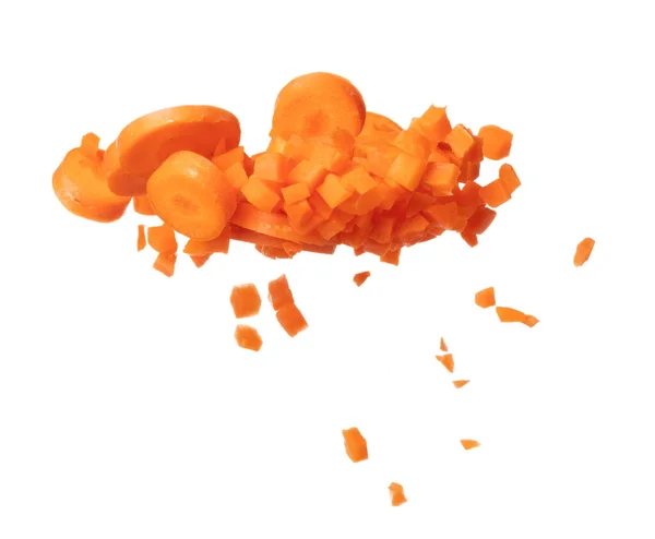 Морковь Свежая Муха Плавает Воздухе Превратиться Кубики Круглой Формы Ломтик — стоковое фото