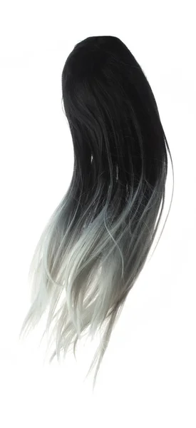 2つのトーンウィッグ髪スタイルの秋の爆発飛ぶ 白い黒の女性のウィッグの髪は空中に浮かぶ 2つのトーンウィッグの髪の拡張子の風吹き雲スロー 白地分離高速凍結運動 — ストック写真