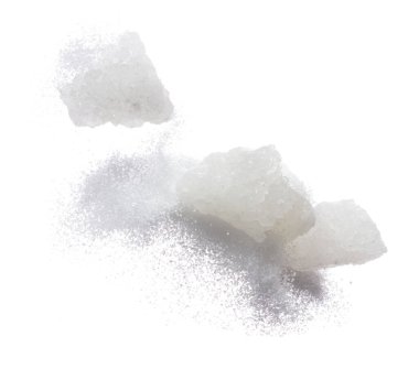 Kaya Şekeri karışımı rafine toprak tozu sineği patlaması, beyaz kristal kaya şekeri soyut bulut yüzüyor. Büyük Kaya Şekeri su sıçratıyor. beyaz arkaplan izole yüksek hız dondurma hareketi