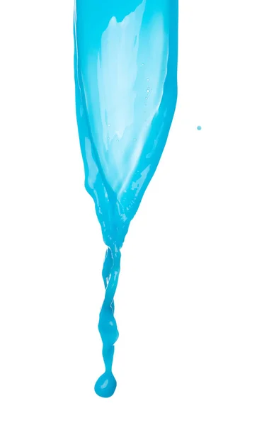 青い塗料の水は形でスプラッシュ流出します 青い液体化粧水保湿剤化粧品は空中に浮かぶ注ぐ ブルーカクテル爆発投げなびかせ飲む 白地分離高速シャッター — ストック写真