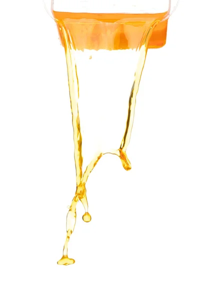 黄色のオレンジ レモン汁や油潤滑液スプラッシュ 液体金黄色のドリンクが値下がりしました 果物飲料水の要素の行の形で 新鮮な飛沫と流れるジェット 白い背景隔離された凍結 — ストック写真