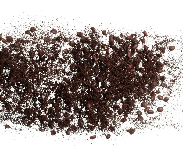 コーヒー粉ミックス豆のグループでは コーヒー砕いたミックス種子のフロート爆発 抽象的な雲のフライを注ぐ秋 コーヒー粉豆スプラッシュ空気中に投げます 白の背景分離された高速シャッター — ストック写真