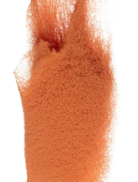 レンガ砂の飛行爆発 地上砂粒波爆発 抽象的な雲が飛ぶ オレンジ色の砂のスプラッシュ空気中で投げます 白の背景隔離された高速シャッター 凍結を投げる — ストック写真