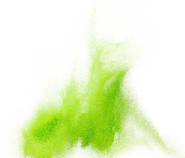 小さなサイズの緑の砂の爆発飛んで 野菜の砂粒波爆発する 抽象的な雲が飛ぶ 緑の色の砂のスプラッシュ空気中で投げ 白の背景隔離された高速シャッター 凍結を投げる — ストック写真