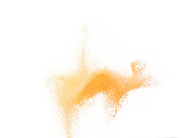 小さなサイズのオレンジ砂飛行爆発 果物の砂粒波爆発 抽象的な雲が飛ぶ オレンジ色の砂のスプラッシュ空気中で投げます 白の背景隔離された高速シャッター 凍結を投げる — ストック写真