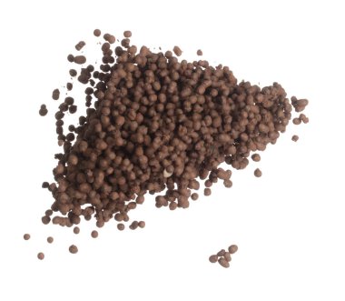 Çamur drenajı minicik top yere dökülüyor, havada patlıyor. Clay Drainage topu yüzen şekil şeklinde sıçrıyor. Beyaz arkaplan yüksek hız deklanşör dondurma hareketini izole etti