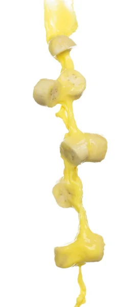 Succo Banana Che Vola Cadere Banana Gialla Tagliata Fette Ondata — Foto Stock