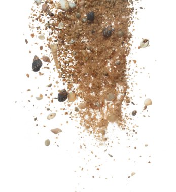 Deniz kabuğu kumu havaya sıçrıyor. Deniz kabuğu patlaması, kum bulutu sineği. Birçok Deniz kabuğu birçok grupta dağılır. Beyaz arkaplan yüksek hız deklanşör dondurma hareketini izole etti