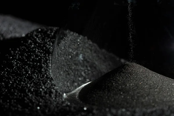 Zandloper Staan Zwart Zand Met Silhouet Schaduw Zwarte Achtergrond Zwarte — Stockfoto