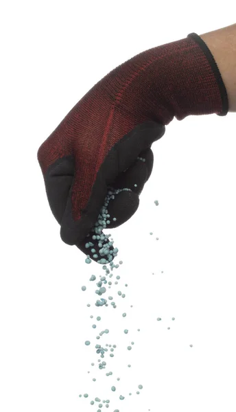 肥料ブルーケミカルは 成長を加速するフライは手の手袋から落ちる 空中でフロート投げを植えるための多くの小さなボール肥料 白地分離高速凍結運動 — ストック写真