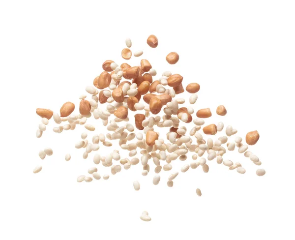 ミックス白いピーナッツ豆爆発 いくつかの種類の豆のフロート爆発 抽象的な雲が飛ぶ落ちる 乾燥白ピーナッツ混合豆スプラッシュ空気中で投げます 白の背景分離された高速シャッター — ストック写真