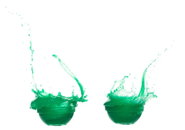 Yeşil Boya Sıvısı Havada Uçuşuyor Cam Kaseyi Döküyor Elma Suyu — Stok fotoğraf