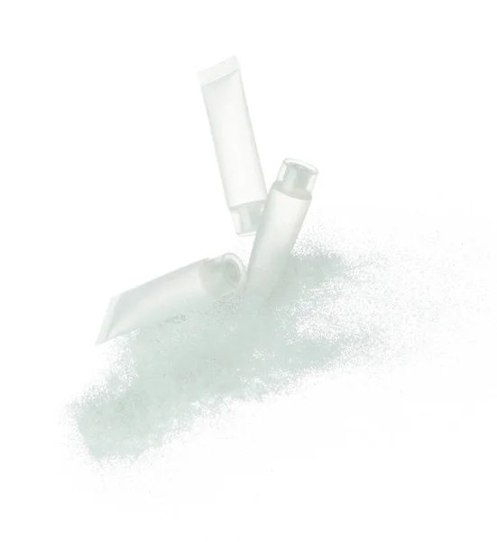 Kosmetikbehälter Weiße Flaschenfliege Spritzt Auf Weißem Sand Rohr Transparentes Sandpuder — Stockfoto