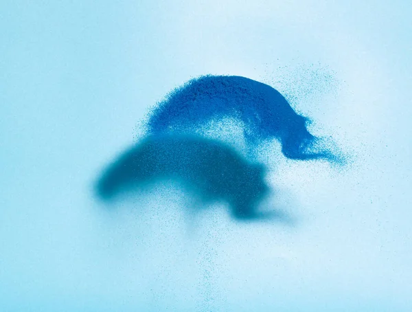 Blue Sand Fliegt Explosion Schatten Auf Wand Kornwelle Explodieren Abstrakte — Stockfoto