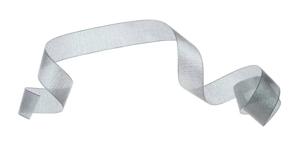 曲線ロール光沢のある空気中で灰色のリボン長ストレートフライ 現在のギフトの誕生日パーティーのための灰色のリボンは 装飾を包み 織物の布を長くまっすぐにします 隔離された白い背景 — ストック写真