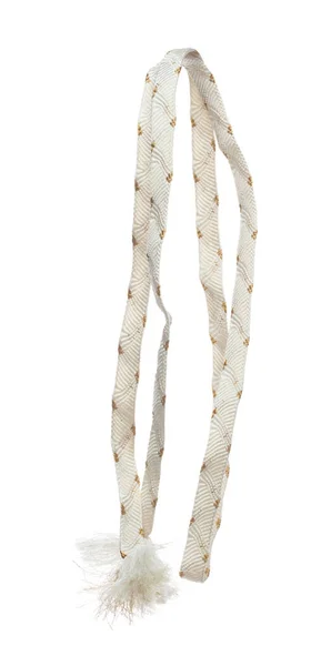 日本传统科莫诺装备的绳绳呈弧形在空中飘扬 日本传统科莫诺面料系绳是婚纱的漂亮装束 孤立的白色背景 — 图库照片