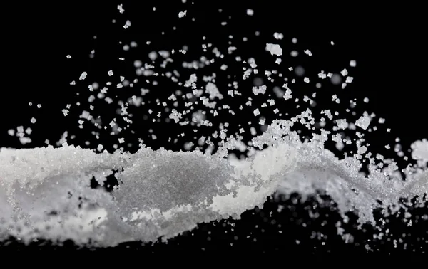 Tuz Tozu Kaseye Dökülür Beyaz Tuz Kristal Aşçı Soyut Bulut — Stok fotoğraf