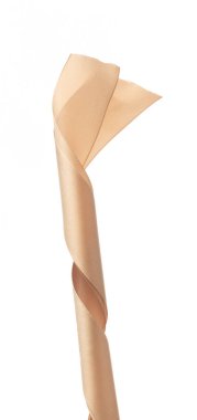 Altın kurdele, kıvrımlı, parlak kıvrımlı havada uçar. Hediyelik doğum günü partisi için altın kurdele süslemek ve kumaştan uzun düz kumaş yapmak için. Beyaz arkaplan izole