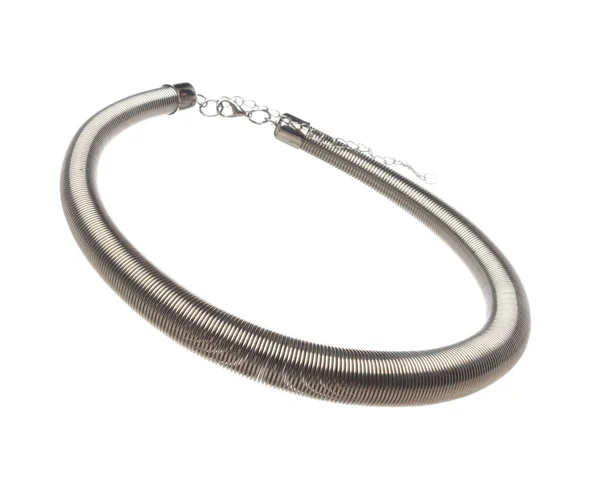 Серебряное Безбилетное Ожерелье Стиле Жука Летит Воздухе Серебряное Металлическое Ожерелье — стоковое фото