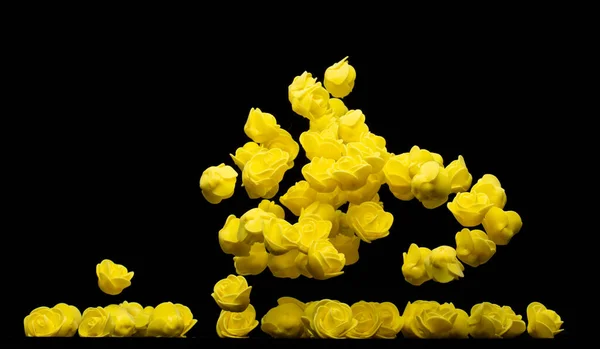 Gelbe Kleine Rosenblüten Explodieren Viele Styroporrosen Präsentieren Liebesromantik Kunstschaum Gelbe — Stockfoto