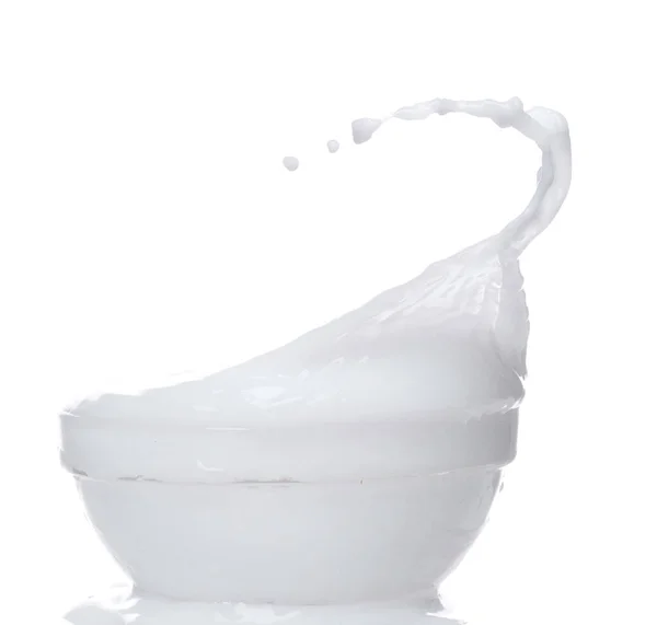 Молочний Йогурт Білої Води Розливає Бризки Миски Молочний Лосьйон Вливають — стокове фото