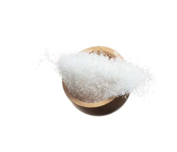 木製のボウルに純粋な洗練されたシュガーが回転飛んで 白水晶の砂糖秋の抽象的なフライ 空気中の純粋な洗練された砂糖の渦 食品オブジェクトのデザイン 白い背景隔離された高速凍結運動 — ストック写真