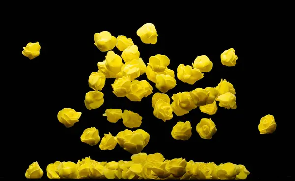Žlutý Malý Výbuch Růžového Květu Mnoho Polystyrénové Růže Představují Láska — Stock fotografie