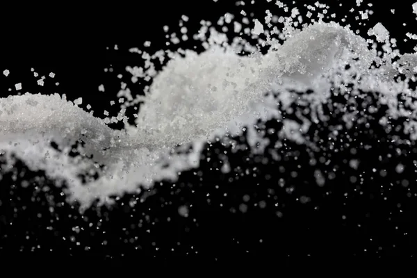 Соляной Порошок Падает Миску Белый Кристалл Соли Варить Абстрактные Облака — стоковое фото