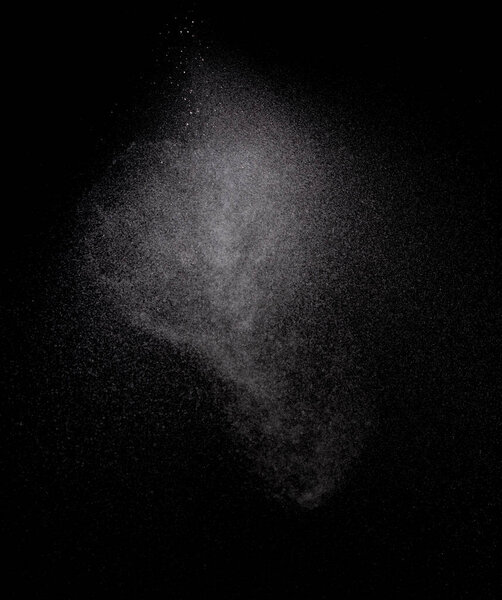 Миллион звездной пыли, Фото изображение падающего дождливого снега, сильного снежного шторма. Стоп-кадр на черном фоне изолированный накладывается. Спрей воды туман дым, как частица звезды на ветру