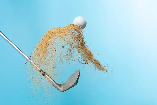 Golf Ball Tee Exploduje Písečného Bunkru Golfista Trefil Míč Kyjem — Stock fotografie