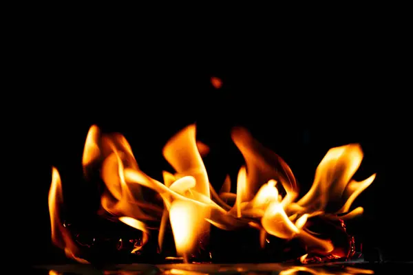 Fire Flames Blaze Siyah Arka Planda Izole Edilmiş Soyut Kağıt — Stok fotoğraf