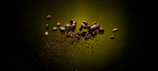 Kawa Prażona Fasola Ziemia Mucha Wybuch Kawa Kruszona Ziemia Pływak — Zdjęcie stockowe