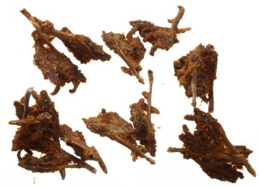 Kızarmış ördek ağzı, bol yağda kızartılmış ördek ağzı sokak yemeği ve abur cubur olarak Asya Tayland yemekleri. Beyaz arkaplan izole