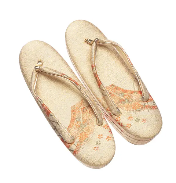 足袋の靴 日本の伝統工芸品が空を飛ぶ 足袋の靴 日本のお祭のための美しい服です 隔離された白い背景 — ストック写真