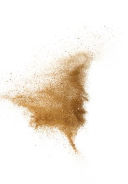 Kum fırtınası çölü. Rüzgâr esintisi etrafında dönüyor. Altın sarısı, sert rüzgarlı bir kum fırtınası. Etrafında ince kum çemberi, beyaz arkaplan izole edilmiş atık parçacık element nesnesi