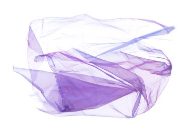 Mor Violet Organza kumaşı kıvrımlı uçuyor. Tekstil mavisi gökyüzü kumaşı parçası havaya uçuyor. Beyaz arkaplan izole hareket bulanıklığı