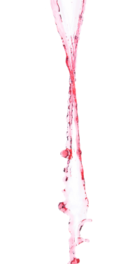 Havadaki sıçramadan kaynaklanan kırmızı meyve suyu. Gökyüzünden su kırmızı domates dökülüyor ve saf doğal olarak arıtılıyor. Su sıçratma akışının şarap şekli beyaz arkaplan üzerinde kutlanır izole