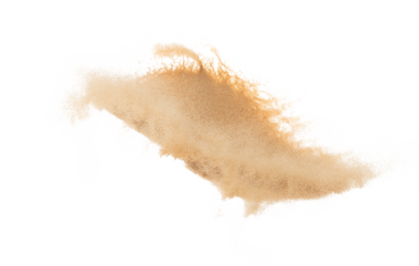 Küçük ölçekli kum patlaması, altın tahıl dalgası patlaması. Soyut bulut sineği. Sarı renkli kum, havaya silis sıçratıyor. Beyaz arka plan izole edilmiş yüksek hızlı deklanşör, dondurucu atış