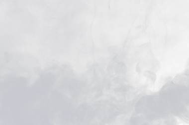 Beyaz Duman ve Sis 'ten Yoğun Kabarık Kabarık Tütsüler Siyah Arkaplan' da, Soyut Duman Bulutları 'nda, Hareketin Odak Noktası Bulanık. Kuru buz sineğinin dumanı havada uçuşuyor, dokusu değişiyor, png