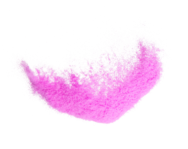 Küçük ölçekli mor kum uçan patlama, menekşe kum tanecikleri patlar. Soyut bulut sineği. Mor renkli kum sıçraması havayı içine atıyor. Beyaz arka plan izole edilmiş yüksek hızlı deklanşör, dondurucu fırlatma