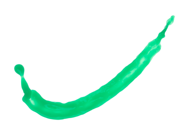 Yeşil boya sıvısı havada uçuşuyor, elma sebze suyu dökülüyor, patlama şekil değiştirip damlacıklar halinde yüzüyor. Beyaz arkaplan izole edilmiş yüksek hız deklanşörü