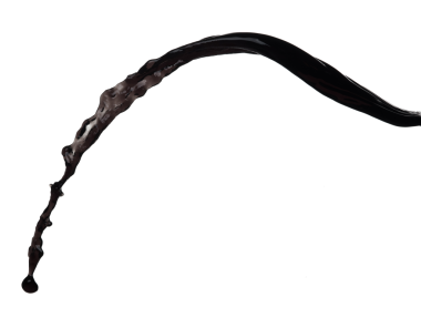 Beyaz zemin üzerine dökülen ham petrol akışı izole edilmiş. Siyah su sıvısı çizgiden aşağı düşüyor. Siyah mürekkep, kahve, dökülen damlalar altın ham petrol ya da yapışkan su gibi.