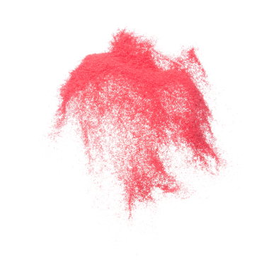 Küçük boyutta kırmızı kum uçan patlama, kan kum tanecikleri patlar. Soyut bulut sineği. Kırmızı renkli kum sıçraması hava veriyor. Beyaz arka plan izole edilmiş yüksek hız deklanşörü, dondurucu atış
